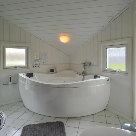 Awesome In W/ Sauna And 3 Bedrooms Feriehus Hemmet