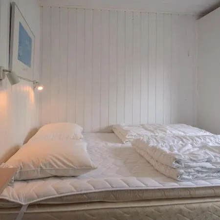 Feriehus Awesome In W/ Sauna And 3 Bedrooms *